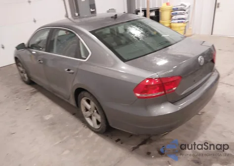 2012 Volkswagen Passat 2.5L Se z USA, uszkodzony, nr VIN 1VWBP7A3XCC048269